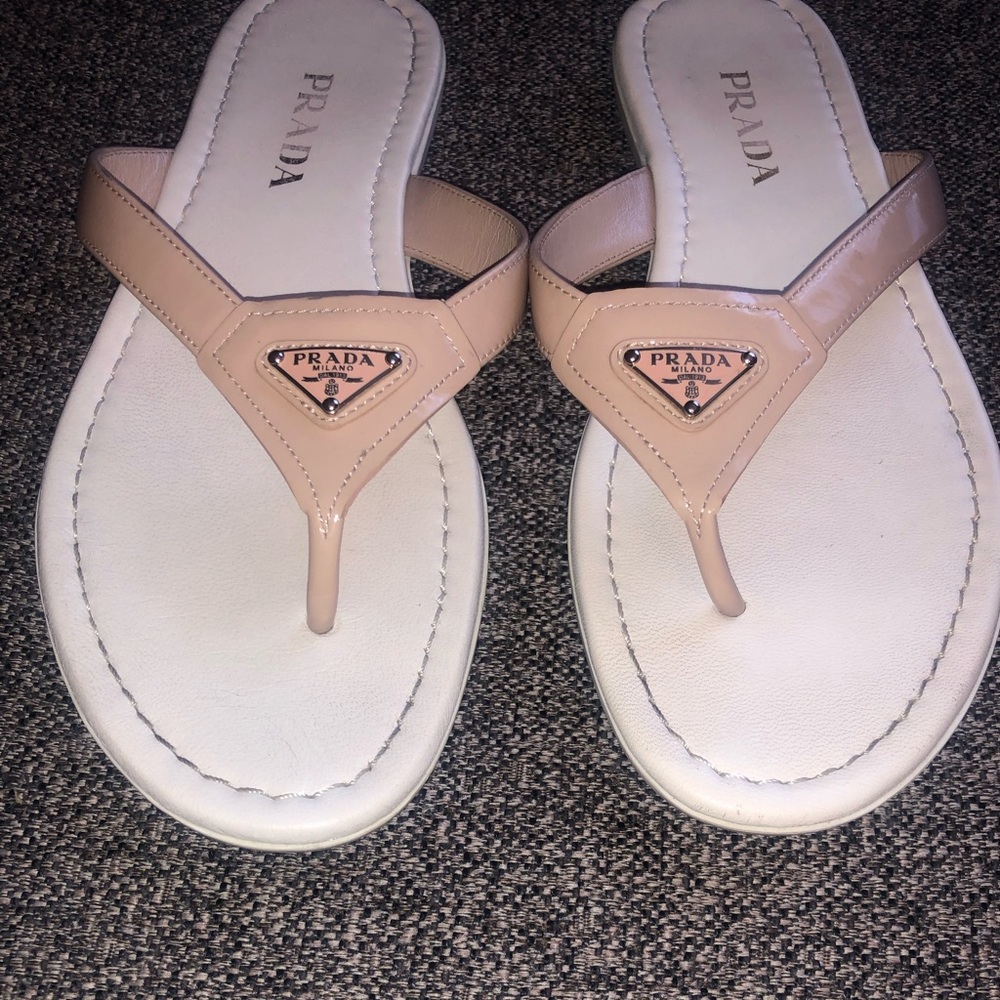 🎈PRADA🎈Beautiful brand lady flip flops .